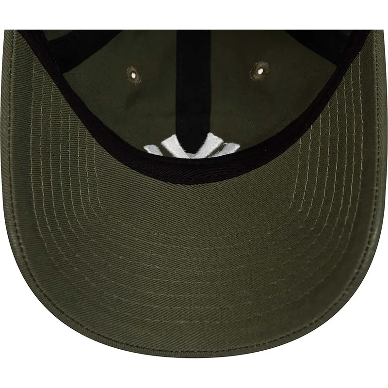 shapka-izvita-zelena-reguliruem-9twenty-league-essential-na-new-york-yankees-mlb-ot-new-era
