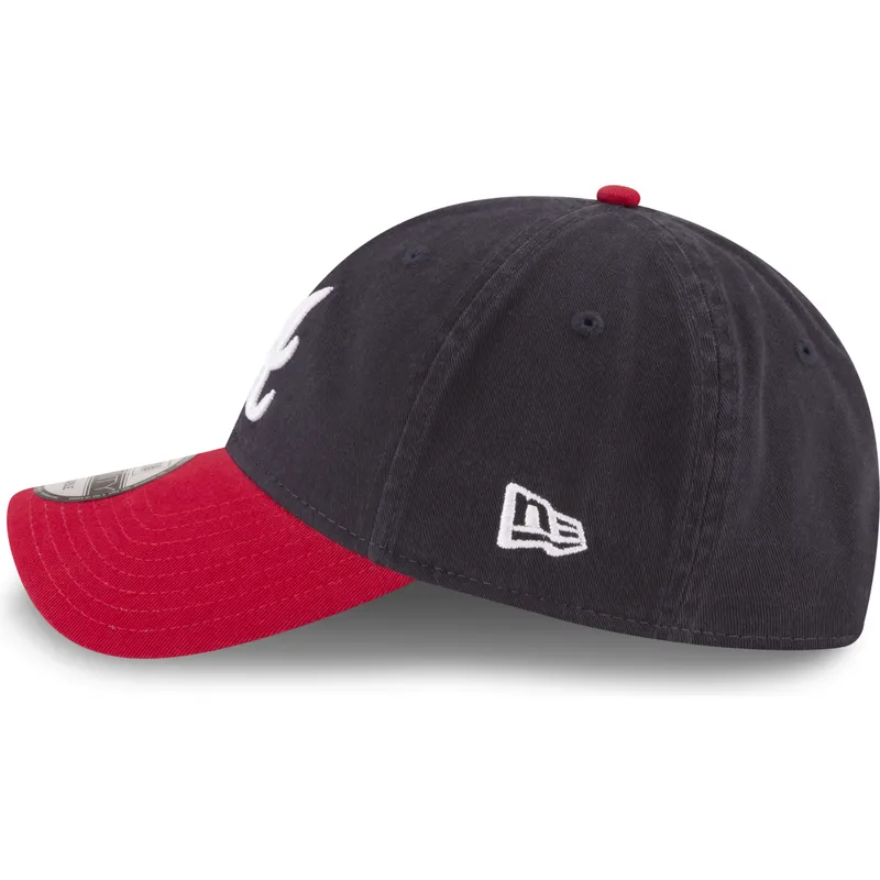 justerbar-marinebla-og-rod-buet-kasket-9twenty-core-classic-fra-atlanta-braves-mlb-fra-new-era