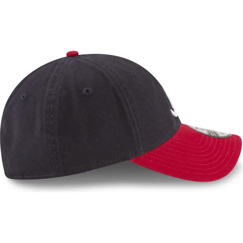 justerbar-marinebla-og-rod-buet-kasket-9twenty-core-classic-fra-atlanta-braves-mlb-fra-new-era