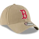 justerbar-lysebrun-buet-kasket-med-rod-logo-9twenty-core-classic-fra-boston-red-sox-mlb-fra-new-era