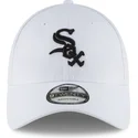 hvid-justerbar-buet-kasket-med-sort-logo-9twenty-core-classic-fra-chicago-white-sox-mlb-fra-new-era