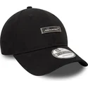 schwarze-verstellbare-9twenty-kappe-mit-gebogenem-schirm-und-pin-abzeichen-von-mclaren-racing-formula-1-von-new-era