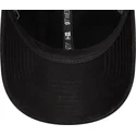schwarze-verstellbare-9twenty-kappe-mit-gebogenem-schirm-und-pin-abzeichen-von-mclaren-racing-formula-1-von-new-era