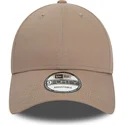 verstellbare-9forty-essential-kappe-in-hellbraun-von-new-era