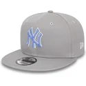 shapka-ploska-siv-snapbek-9fifty-outline-na-new-york-yankees-mlb-ot-new-era