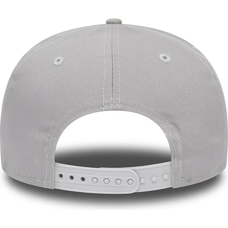 shapka-ploska-siv-snapbek-9fifty-outline-na-new-york-yankees-mlb-ot-new-era