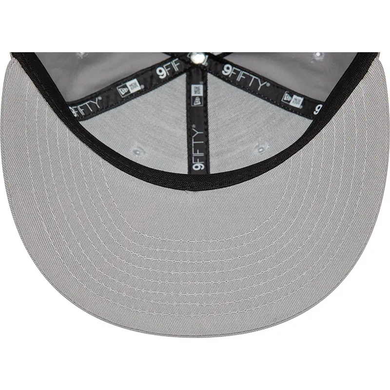 shapka-ploska-siv-snapbek-9fifty-outline-na-new-york-yankees-mlb-ot-new-era