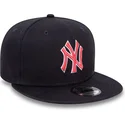 shapka-ploska-tmnosin-snapbek-9fifty-outline-na-new-york-yankees-mlb-ot-new-era