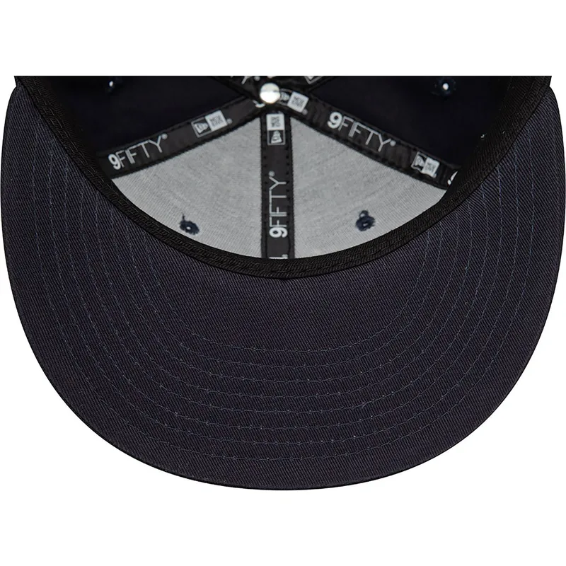 shapka-ploska-tmnosin-snapbek-9fifty-outline-na-new-york-yankees-mlb-ot-new-era