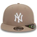 shapka-ploska-kafyav-snapbek-9fifty-repreve-na-new-york-yankees-mlb-ot-new-era