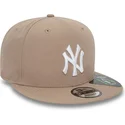 shapka-ploska-kafyav-snapbek-9fifty-repreve-na-new-york-yankees-mlb-ot-new-era