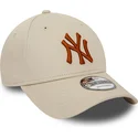 shapka-izvita-bezhov-reguliruem-9forty-league-essential-na-new-york-yankees-mlb-ot-new-era