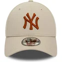 shapka-izvita-bezhov-reguliruem-9forty-league-essential-na-new-york-yankees-mlb-ot-new-era
