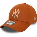 shapka-izvita-kafyav-reguliruem-9forty-league-essential-na-new-york-yankees-mlb-ot-new-era