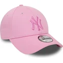 rosa-verstellbare-curved-cap-mit-rosa-logo-9forty-league-essential-der-new-york-yankees-mlb-von-new-era