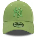 shapka-izvita-zelena-reguliruem-9forty-league-essential-na-new-york-yankees-mlb-ot-new-era