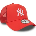 shapka-izvita-traker-chervena-snapbek-a-frame-league-essential-na-new-york-yankees-mlb-ot-new-era
