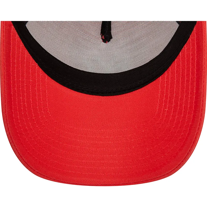 shapka-izvita-traker-chervena-snapbek-a-frame-league-essential-na-new-york-yankees-mlb-ot-new-era