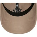 verstellbare-braune-curved-cap-mit-schwarzem-logo-9twenty-league-essential-der-new-york-yankees-mlb-von-new-era