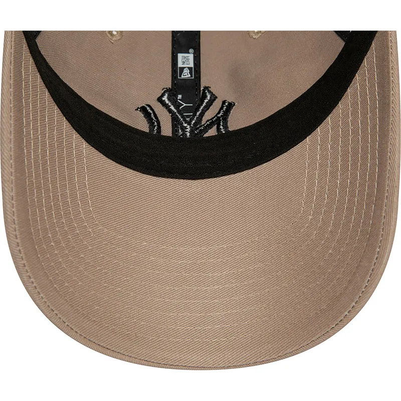 shapka-izvita-kafyav-reguliruem-9twenty-league-essential-na-new-york-yankees-mlb-ot-new-era