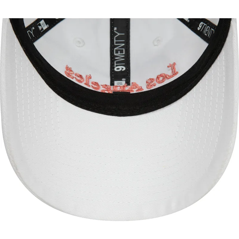 hvid-justerbar-kvindekasket-med-buet-skygge-9twenty-wordmark-los-angeles-california-fra-new-era