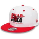 shapka-ploska-chervena-snapbek-9fifty-white-crown-na-chicago-bulls-nba-ot-new-era