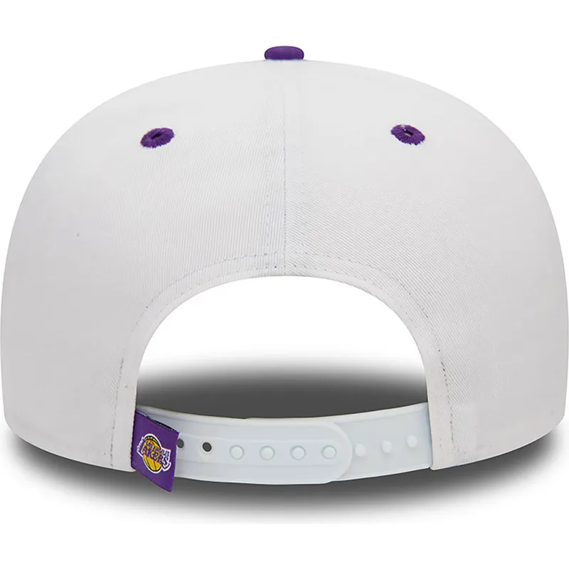 shapka-ploska-violetka-snapbek-9fifty-white-crown-na-los-angeles-lakers-nba-ot-new-era