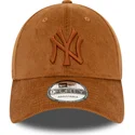 shapka-izvita-kafyav-reguliruem-9forty-cord-na-new-york-yankees-mlb-ot-new-era