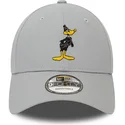 9forty-verstellbare-graue-curved-cap-mit-charakter-von-daffy-duck-looney-tunes-von-new-era