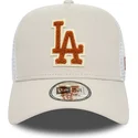 shapka-izvita-traker-bezhov-snapbek-a-frame-boucle-na-los-angeles-dodgers-mlb-ot-new-era