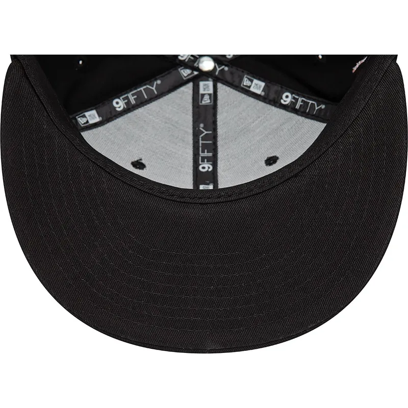 shapka-ploska-cherna-snapbek-9fifty-flower-icon-na-new-york-yankees-mlb-ot-new-era