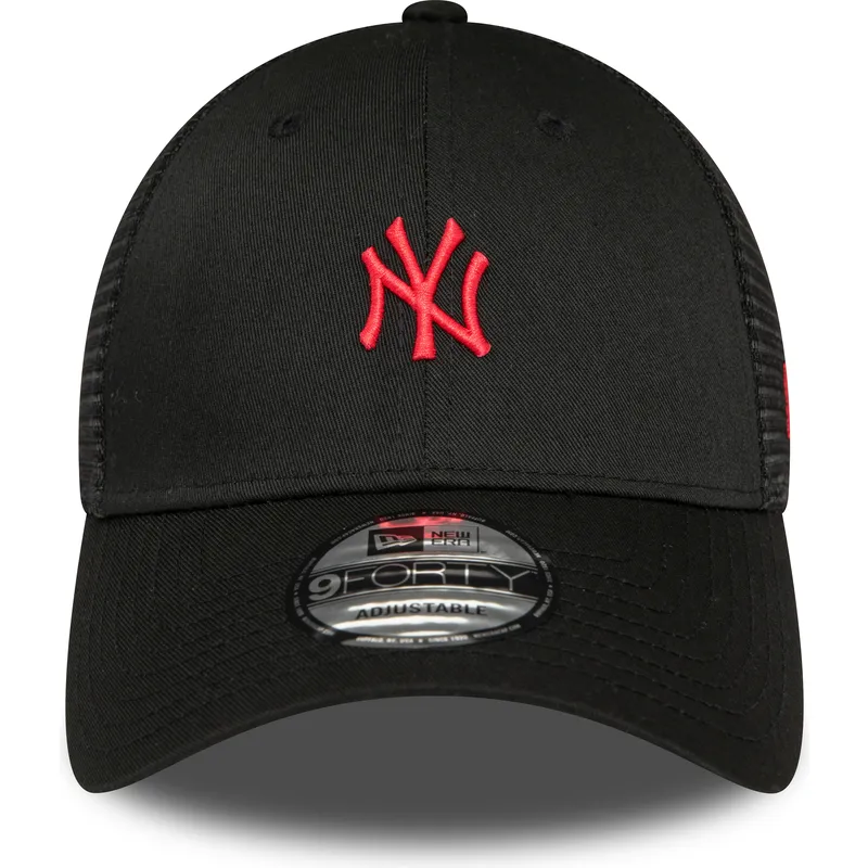 shapka-izvita-traker-cherna-reguliruem-9forty-home-field-na-new-york-yankees-mlb-ot-new-era