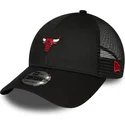 schwarze-verstellbare-9forty-home-field-trucker-cap-der-chicago-bulls-nba-von-new-era