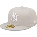 shapka-ploska-bezhov-prilepnala-59fifty-league-essential-na-new-york-yankees-mlb-ot-new-era