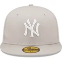 shapka-ploska-bezhov-prilepnala-59fifty-league-essential-na-new-york-yankees-mlb-ot-new-era
