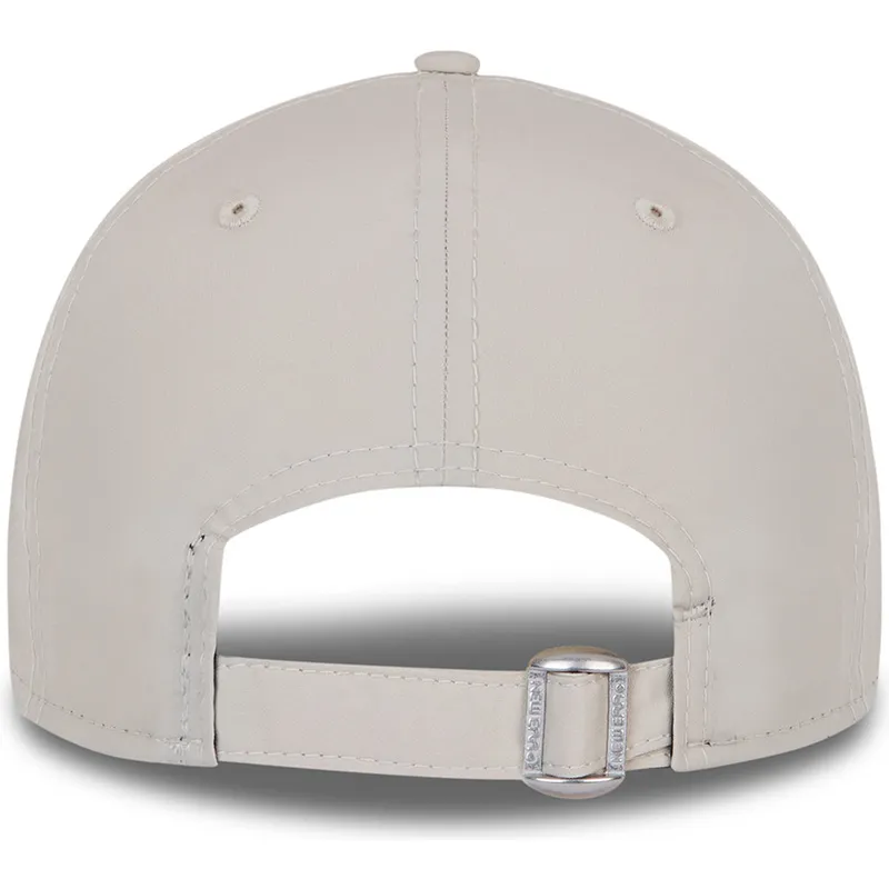 shapka-izvita-bezhov-reguliruema-9forty-league-essential-poly-na-new-york-yankees-mlb-ot-new-era