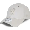 new-era-new-york-yankees-mlb-9forty-tonal-justerbar-gra-kasket-med-buet-skygge-og-grat-logo-til-kvinder