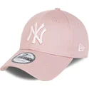 verstellbare-rosa-kappe-mit-gebogenem-schirm-und-rosa-logo-9forty-league-essential-der-new-york-yankees-mlb-von-new-era