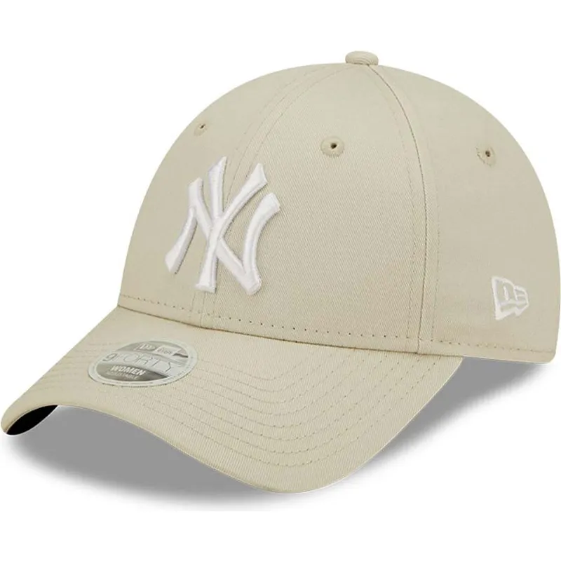 buet-beige-justerbar-kasket-til-kvinder-9forty-league-essential-fra-new-york-yankees-mlb-fra-new-era