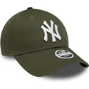 gorra-curva-verde-ajustable-para-mujer-9forty-league-essential-de-new-york-yankees-mlb-de-new-era