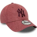shapka-izvita-chervena-reguliruem-9forty-jersey-essential-na-new-york-yankees-mlb-ot-new-era
