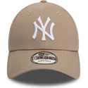 braune-verstellbare-curved-cap-9forty-league-essential-der-new-york-yankees-mlb-von-new-era