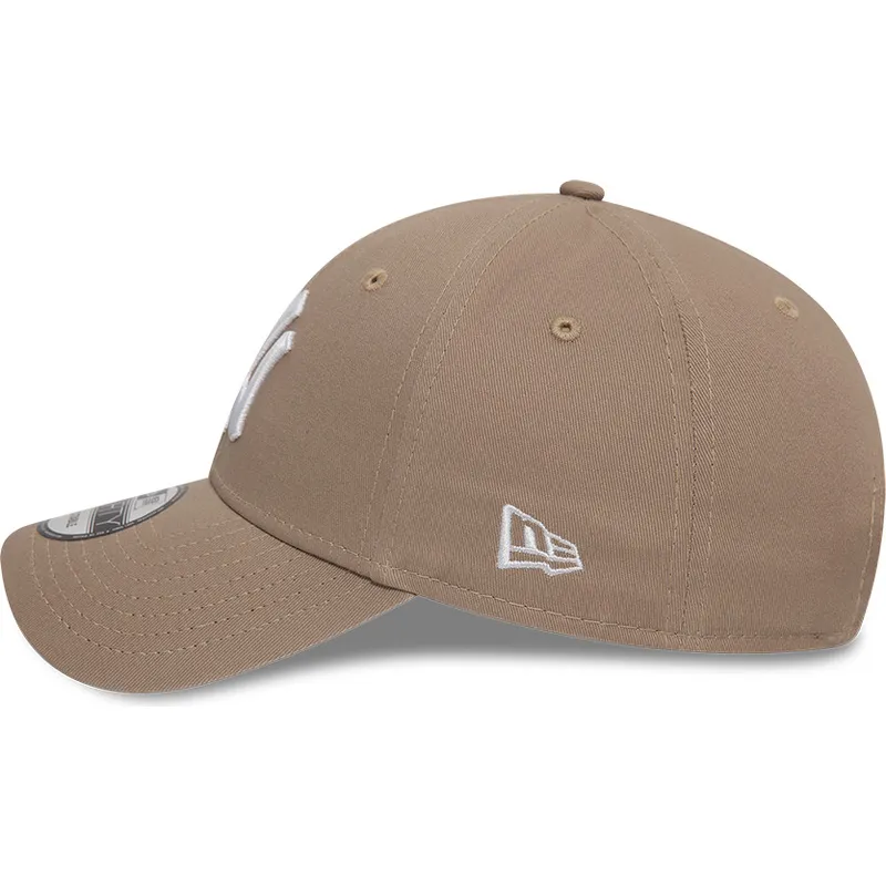new-era-izvita-kozirka-9forty-league-essential-new-york-yankees-mlb-svetlokafyava-reguliruema-shapka new-era-izvita-kozirka-9forty-league-essential-new-york-yankees-mlb-svetlokafyava-reguliruema-shapka
