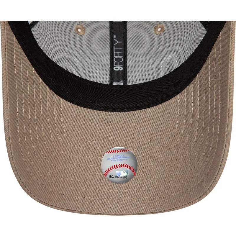 shapka-izvita-kafyav-reguliruem-9forty-league-essential-na-new-york-yankees-mlb-ot-new-era