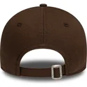 new-era-izvita-kozirka-damska-tmnokafyava-logo-9forty-league-essential-new-york-yankees-mlb-tmnokafyava-reguliruema-shapka