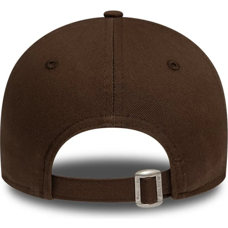 new-era-izvita-kozirka-damska-tmnokafyava-logo-9forty-league-essential-new-york-yankees-mlb-tmnokafyava-reguliruema-shapka