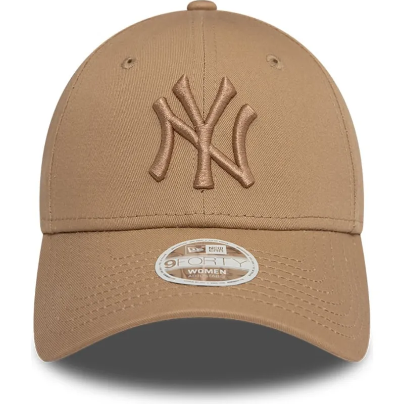 9forty-league-essential-new-york-yankees-mlb-justerbar-lysebrun-buet-kasket-med-lysebrunt-logo-til-kvinder-fra-new-era