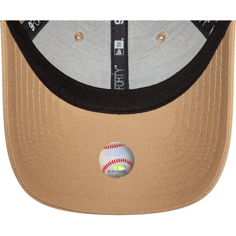 shapka-izvita-kafyav-reguliruem-9forty-league-essential-na-new-york-yankees-mlb-ot-new-era