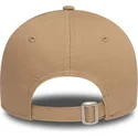 new-era-izvita-kozirka-damska-svetlokafyava-logo-9forty-league-essential-new-york-yankees-mlb-svetlokafyava-reguliruema-shapka