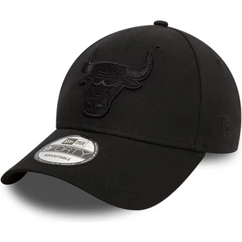 Шапка извита черна adjustable strap con logo 9FORTY Essential на Chicago Bulls NBA от New Era